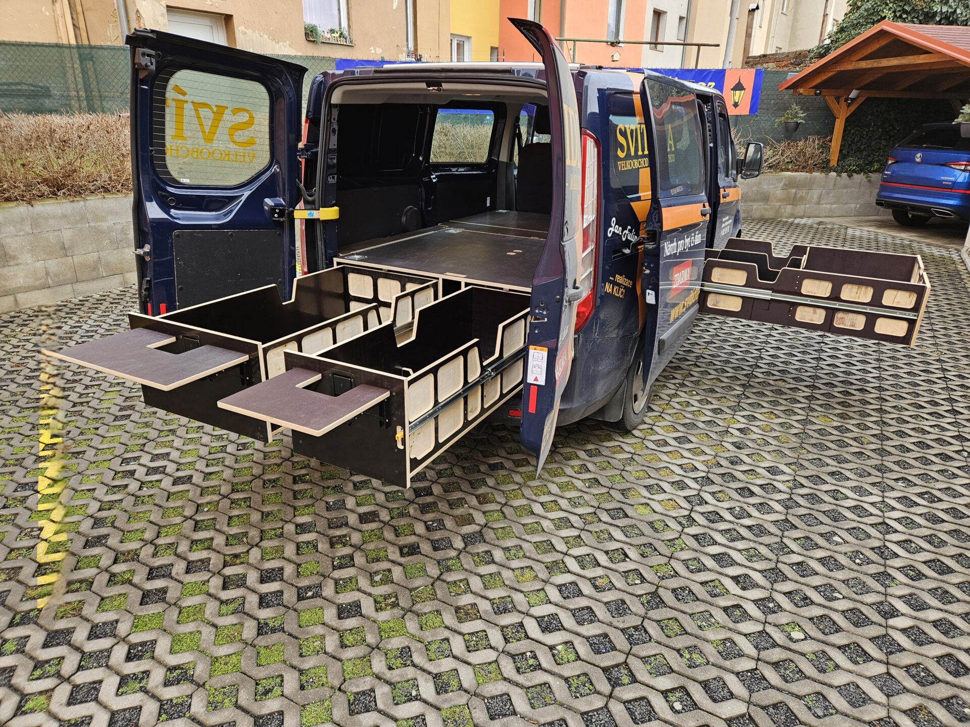 Autovestavba.cz - Pracovní vestavba Ford Transit